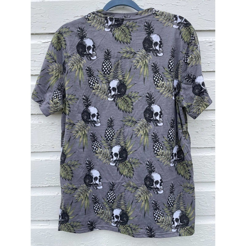 NEW Coastal T-shirt Skull Pineapple Crew Neck Shirt Medium Gray Skeleton Spooky - Picture 3 of 3